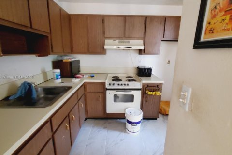 Condo in Miami, Florida, 1 bedroom  № 1954253 - photo 13