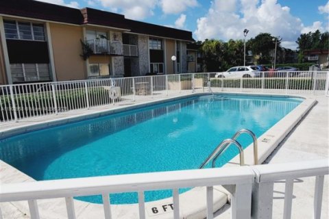Condo in Miami, Florida, 1 bedroom  № 1954253 - photo 7