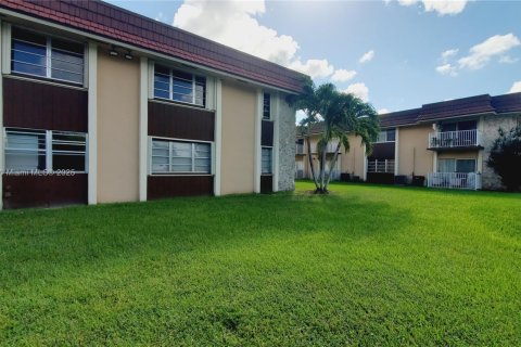 Condo in Miami, Florida, 1 bedroom  № 1954253 - photo 1