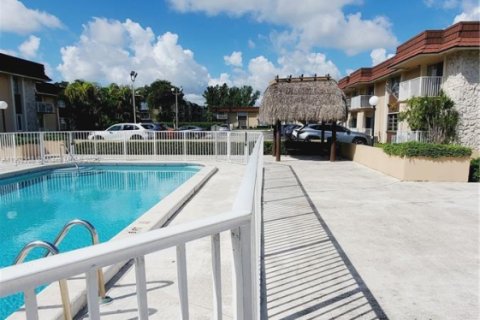 Condo in Miami, Florida, 1 bedroom  № 1954253 - photo 5