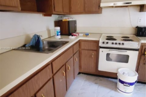 Condo in Miami, Florida, 1 bedroom  № 1954253 - photo 9