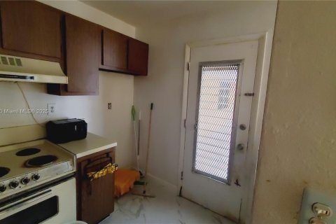 Condo in Miami, Florida, 1 bedroom  № 1954253 - photo 10