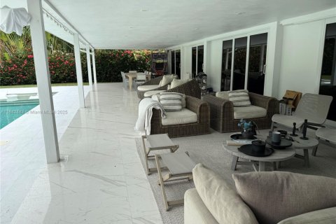 House in Hallandale Beach, Florida 5 bedrooms, 269.32 sq.m. № 1839254 - photo 5
