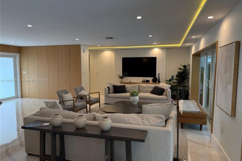 House in Hallandale Beach, Florida 5 bedrooms, 269.32 sq.m. № 1839254 - photo 6