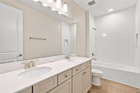House in Apopka, Florida 5 bedrooms, 346.62 sq.m. № 2202556 - photo 19