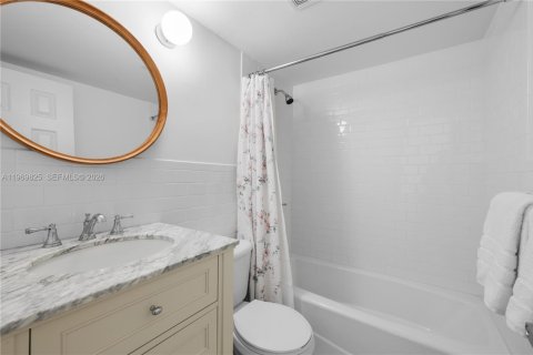 Condominio en venta en Key Biscayne, Florida, 1 dormitorio, 56.67 m2 № 2032046 - foto 14