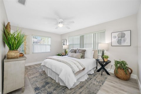 House in Seminole, Florida 3 bedrooms, 138.7 sq.m. № 1555951 - photo 15