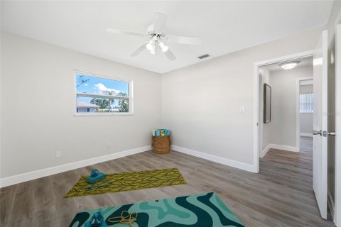 House in Seminole, Florida 3 bedrooms, 138.7 sq.m. № 1555951 - photo 19