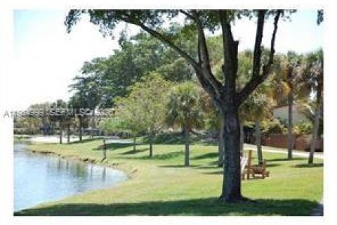 Condominio en Miami, Florida, 2 dormitorios  № 2026354