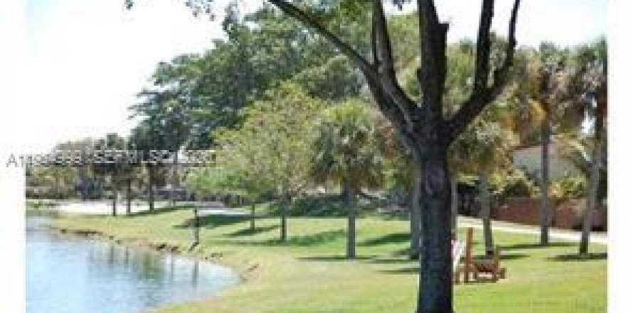 Condominio en Miami, Florida, 2 dormitorios  № 2026354