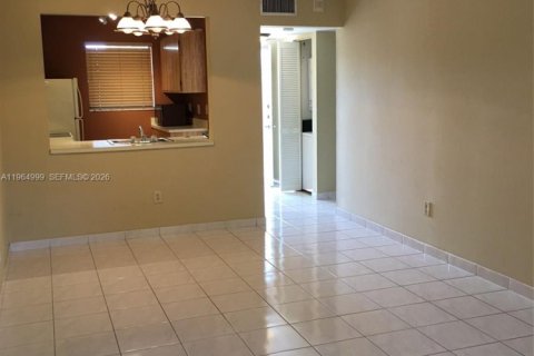 Condominio en alquiler en Miami, Florida, 2 dormitorios, 71.53 m2 № 2026354 - foto 6