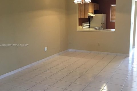 Condominio en alquiler en Miami, Florida, 2 dormitorios, 71.53 m2 № 2026354 - foto 5