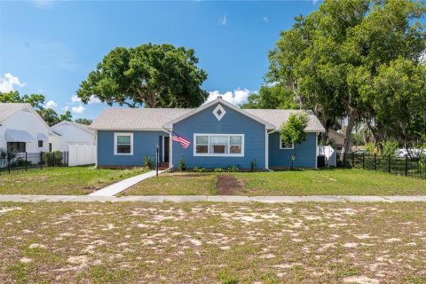 Casa en Lake Wales, Florida 3 dormitorios, 189.06 m2 № 2201875