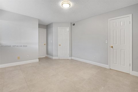 Copropriété à louer à Sunrise, Floride: 2 chambres, 98.94 m2 № 1996515 - photo 25