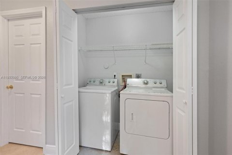 Copropriété à louer à Sunrise, Floride: 2 chambres, 98.94 m2 № 1996515 - photo 11