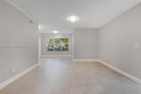 Copropriété à louer à Sunrise, Floride: 2 chambres, 98.94 m2 № 1996515 - photo 16