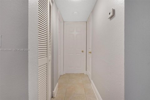 Copropriété à louer à Sunrise, Floride: 2 chambres, 98.94 m2 № 1996515 - photo 8