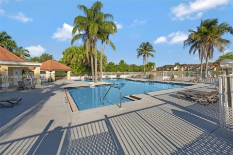 Copropriété à louer à Sunrise, Floride: 2 chambres, 98.94 m2 № 1996515 - photo 13