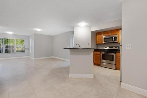 Copropriété à louer à Sunrise, Floride: 2 chambres, 98.94 m2 № 1996515 - photo 6
