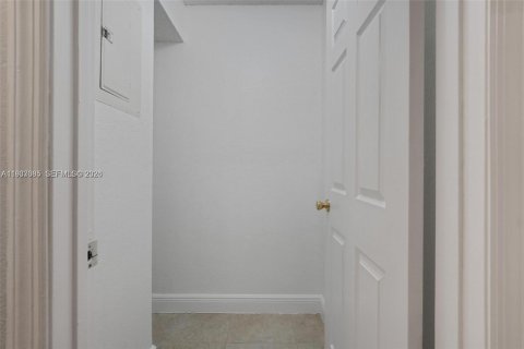 Copropriété à louer à Sunrise, Floride: 2 chambres, 98.94 m2 № 1996515 - photo 10