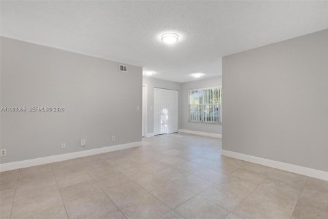Copropriété à louer à Sunrise, Floride: 2 chambres, 98.94 m2 № 1996515 - photo 20