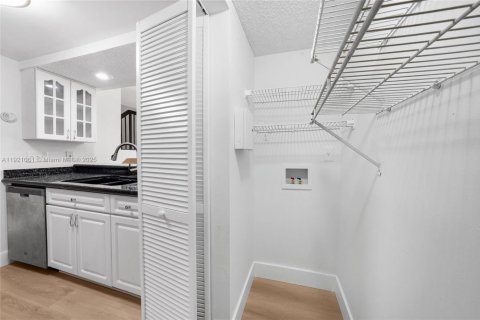 Condominio en venta en Pembroke Pines, Florida, 2 dormitorios, 127.09 m2 № 1975647 - foto 12