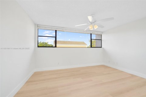 Condominio en venta en Pembroke Pines, Florida, 2 dormitorios, 127.09 m2 № 1975647 - foto 16