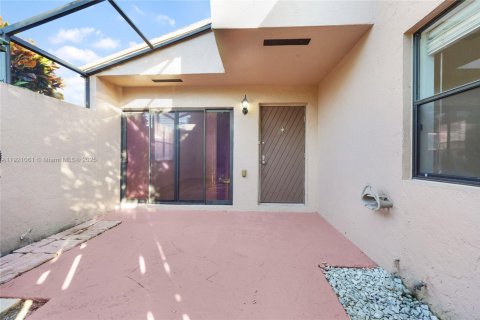 Condominio en venta en Pembroke Pines, Florida, 2 dormitorios, 127.09 m2 № 1975647 - foto 3