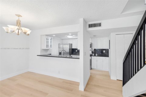 Condominio en venta en Pembroke Pines, Florida, 2 dormitorios, 127.09 m2 № 1975647 - foto 7