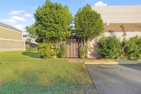 Condominio en venta en Pembroke Pines, Florida, 2 dormitorios, 127.09 m2 № 1975647 - foto 2