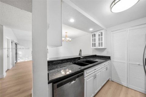 Condominio en venta en Pembroke Pines, Florida, 2 dormitorios, 127.09 m2 № 1975647 - foto 9