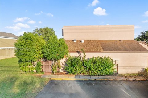 Condominio en venta en Pembroke Pines, Florida, 2 dormitorios, 127.09 m2 № 1975647 - foto 1