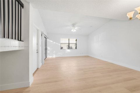 Condominio en venta en Pembroke Pines, Florida, 2 dormitorios, 127.09 m2 № 1975647 - foto 5