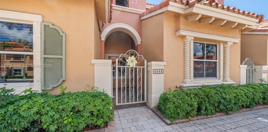 Adosado en Dania Beach, Florida 3 dormitorios, 128.39 m2 № 2068725