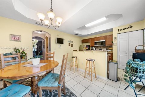 Adosado en venta en Dania Beach, Florida, 3 dormitorios, 128.39 m2 № 2068725 - foto 9