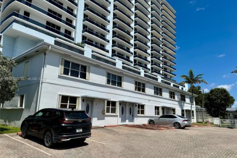 Condominio en North Bay Village, Florida, 2 dormitorios  № 2009746