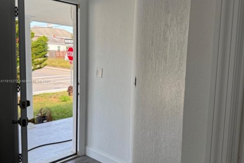 Casa en alquiler en South Daytona, Florida, 2 dormitorios № 1970989 - foto 3