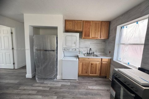 Casa en alquiler en South Daytona, Florida, 2 dormitorios № 1970989 - foto 7