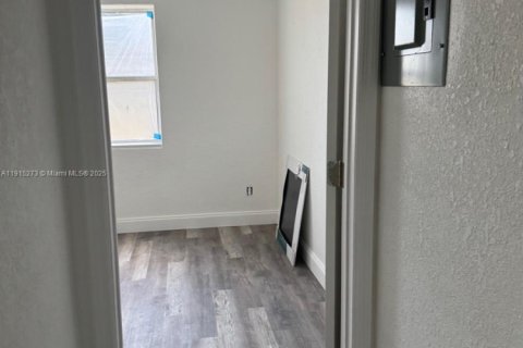 Casa en alquiler en South Daytona, Florida, 2 dormitorios № 1970989 - foto 11