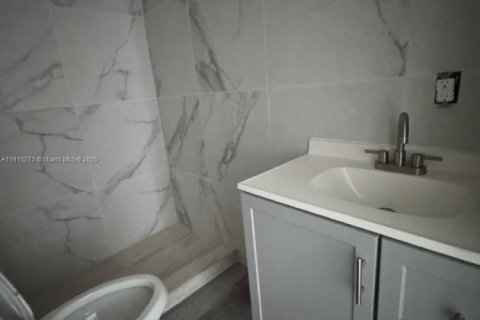 Casa en alquiler en South Daytona, Florida, 2 dormitorios № 1970989 - foto 16