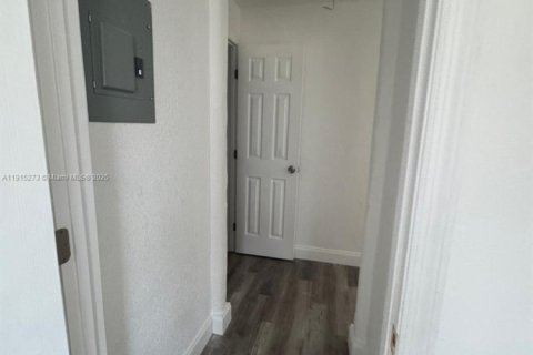 Casa en alquiler en South Daytona, Florida, 2 dormitorios № 1970989 - foto 14