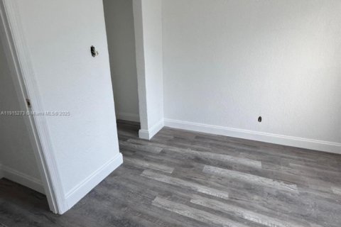 Casa en alquiler en South Daytona, Florida, 2 dormitorios № 1970989 - foto 13