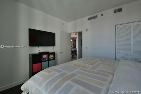 Condo in Miami, Florida, 2 bedrooms  № 1488337 - photo 13