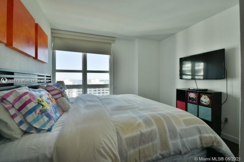 Condo in Miami, Florida, 2 bedrooms  № 1488337 - photo 11