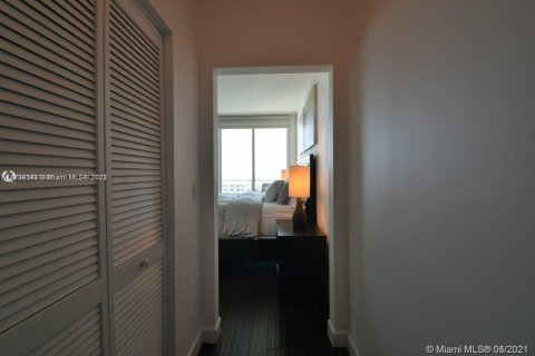 Condo in Miami, Florida, 2 bedrooms  № 1488337 - photo 18