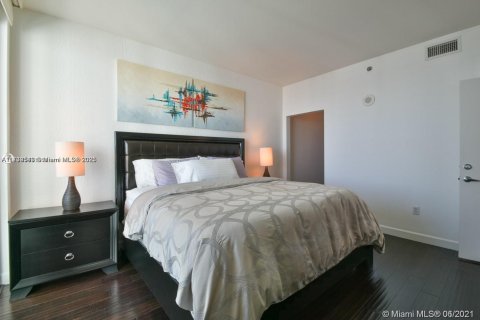 Condo in Miami, Florida, 2 bedrooms  № 1488337 - photo 7