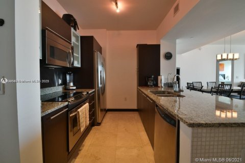 Condo in Miami, Florida, 2 bedrooms  № 1488337 - photo 6