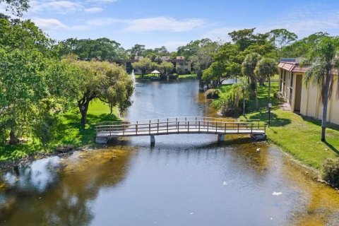Copropriété à louer à Boca Raton, Floride: 2 chambres, 96.99 m2 № 1187588 - photo 1