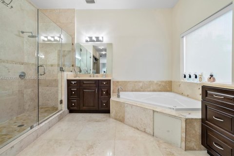 House in Sunny Isles Beach, Florida 5 bedrooms, 422.24 sq.m. № 2078251 - photo 30
