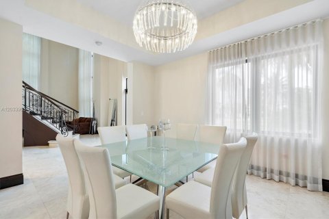 House in Sunny Isles Beach, Florida 5 bedrooms, 422.24 sq.m. № 2078251 - photo 11